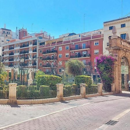 Hogar Vera Apartments&Bikes Valencia Bagian luar foto